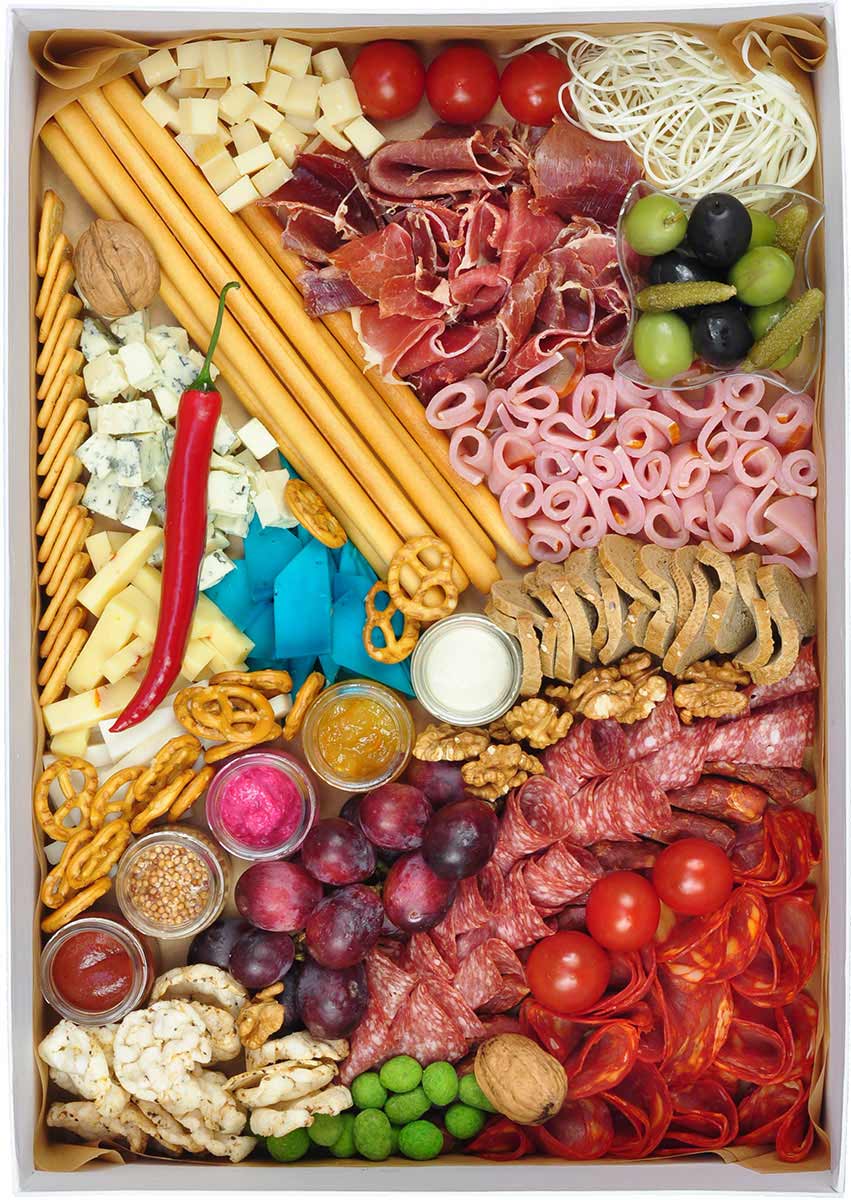 Бокс антипасти с мясными деликатесами