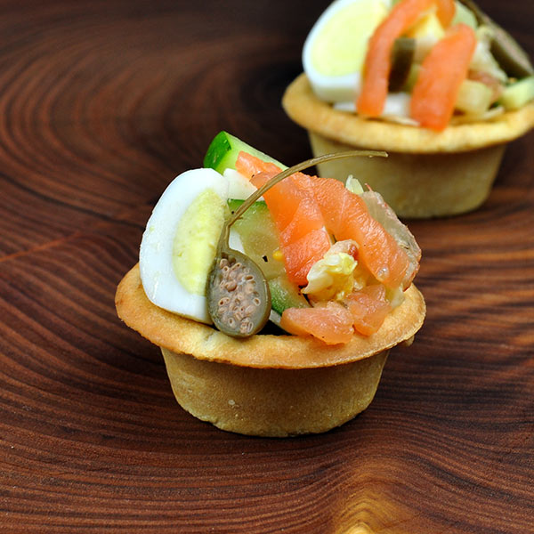 Тарталетка с сёмгой и каперсами, 25 г