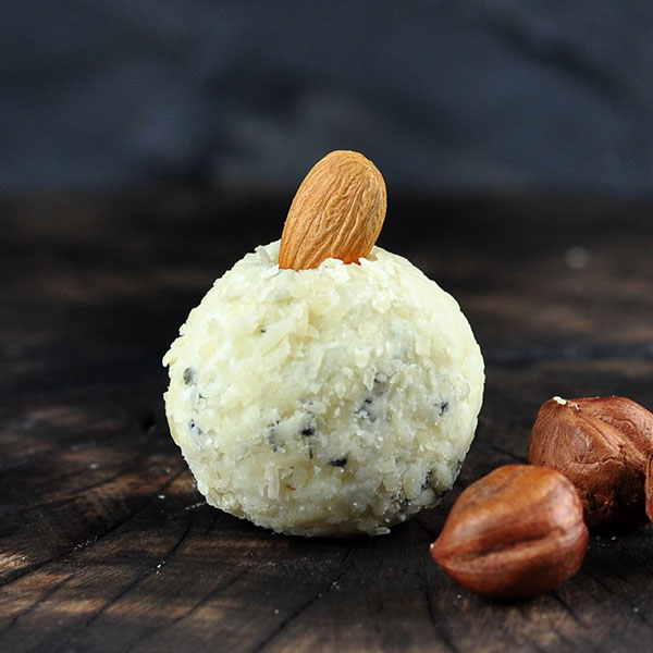 Сырный крокет с фундуком